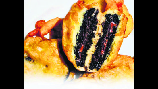 Ahmedabad-based street vendor came up with Oreo Pakodas this year