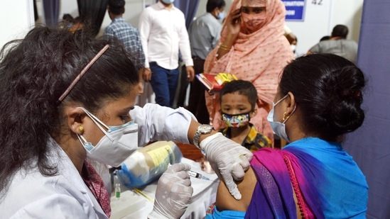 On Saturday, Prime Minister Narendra Modi announced that in the scare of the Omicron variant, healthcare professionals - covid frontline warriors - will be given the precaution dose.(Hindustan Times)