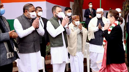 Congress chief Sonia Gandhi greets party leaders as she arrives to hoist the party flag on the occasion of the 137th foundation day of the Indian National Congress at the AICC headquarters in New Delhi on Tuesday. (ANI) Congress chief Sonia Gandhi greets party leaders as she arrives to hoist the party flag on the occasion of the 137th foundation day of the Indian National Congress at the AICC headquarters in New Delhi on Tuesday. (ANI)