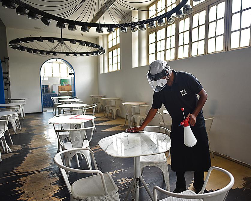 Restaurants are functioning at 50% capacity, to follow Covid protocols, and even ensuring regular sanitisation and social distancing. (Photo:Sanchit Khanna/HT) Restaurants are functioning at 50% capacity, to follow Covid protocols, and even ensuring regular sanitisation and social distancing. (Photo:Sanchit Khanna/HT)