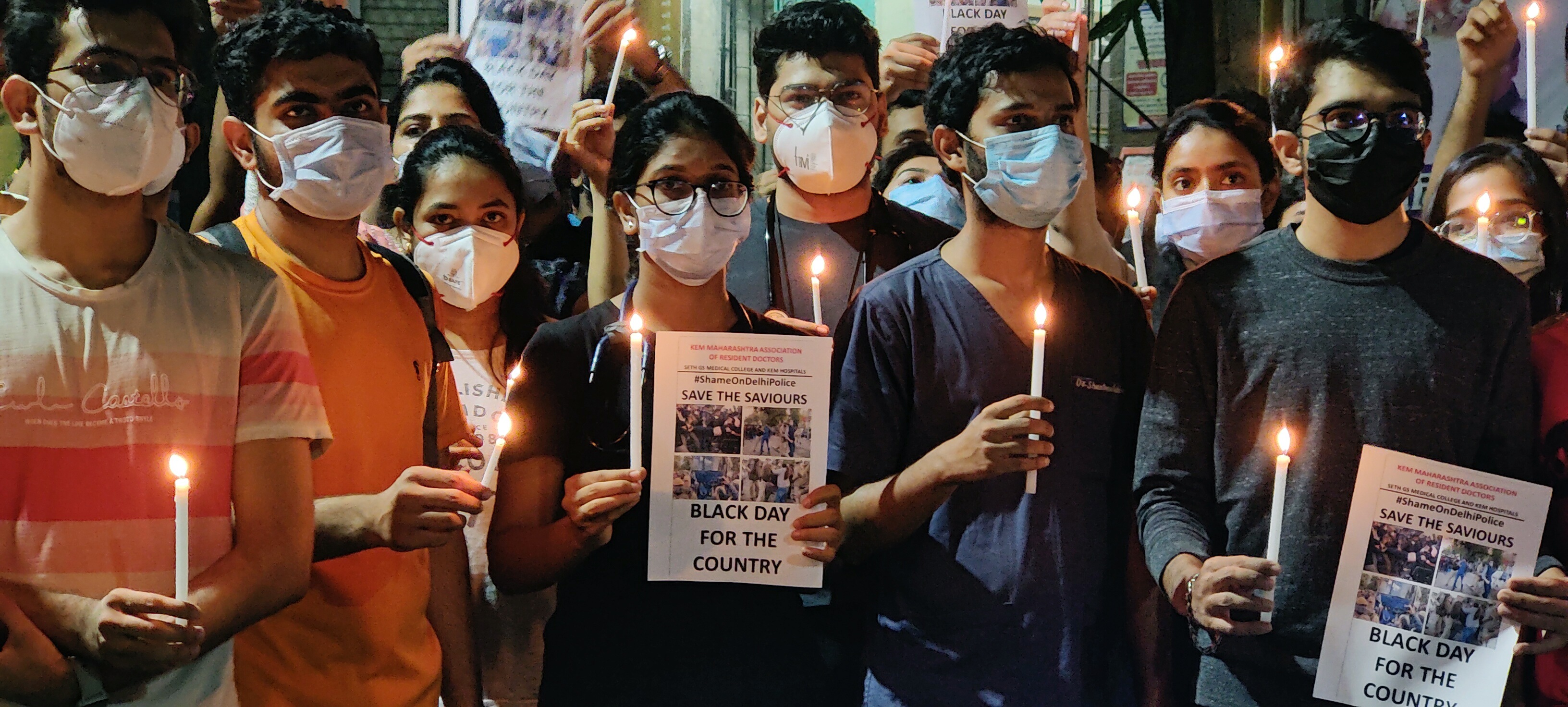 Resident doctors stage a protest against alleged police action on resident doctors in Delhi.&nbsp; (ANI)