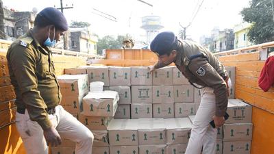 Police recovered smuggled liquor bottles from a truck in Patna on December 07. (HT FIle)