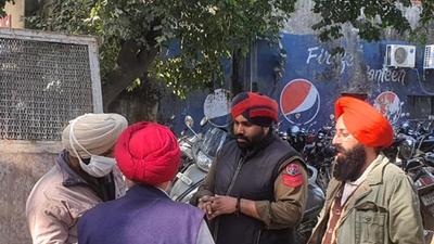 Blockage of certain routes to the district court complex, police commissioner office left several Ludhiana citizens disgruntled, and they could be seen arguing with cops. (HT PHOTO) Blockage of certain routes to the district court complex, police commissioner office left several Ludhiana citizens disgruntled, and they could be seen arguing with cops. (HT PHOTO)