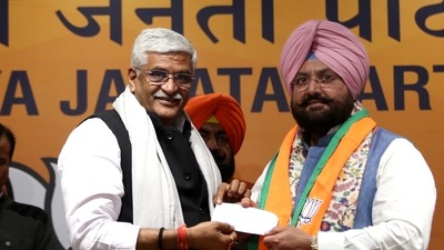 Union minister and BJP’s Punjab poll incharge Gajendra Singh Shekhawat (left) welcoming Qadian MLA Fateh Jang Singh Bajwa into the party fold in New Delhi on Tuesday. (ANI) Union minister and BJP’s Punjab poll incharge Gajendra Singh Shekhawat (left) welcoming Qadian MLA Fateh Jang Singh Bajwa into the party fold in New Delhi on Tuesday. (ANI)