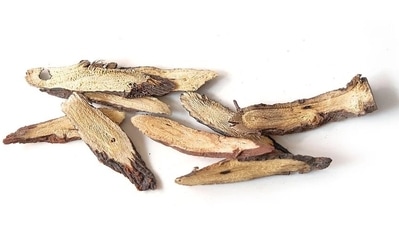 Licorice: Licorice with its anti-inflammatory properties relieves nerve pain and period cramps. In licorice, the glycyrrhizic acid is metabolized into cortisol which efficiently fights inflammation at all levels. This reduces period pain, nerve pain and alleviates ovarian cysts. It also improves hormonal imbalance. (Pixabay)