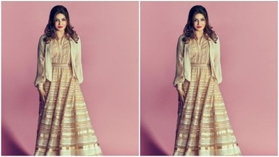 Styled by fashion stylist Surina Kakkar, Raveena wore her tresses open with a part pulled behind with a hairclip. (Instagram/@officialraveenatandon)