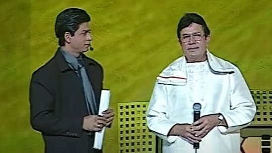Shah Rukh Khan and Rajesh Khanna at an award show in 2001.