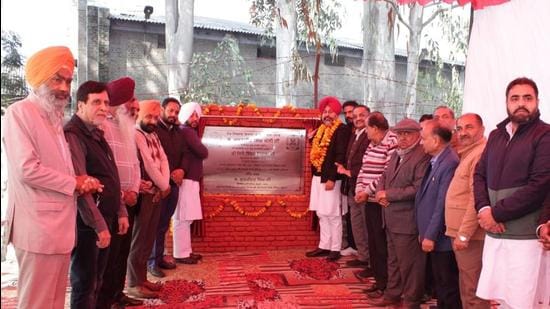 Cabinet minister Gurkirat Singh inaugurated a railway overbridge at Focal Point, Khanna, on December 29, 2021.The project was inaugurated at the level crossing number C-164, Ambala-Ludhiana section at an estimated cost of <span class='webrupee'>₹</span>36.95 crore. (HT Photo)
