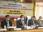 Sushil Chandra (chief election commissioner of India) Rajiv Kumar (election commissioner of India) Anup Chandra Pandey (election commissioner of India) and other addressing press conference regarding preparation of upcoming UP assembly elections, in Lucknow on Thursday.(Deepak Gupta/HT Photo)
