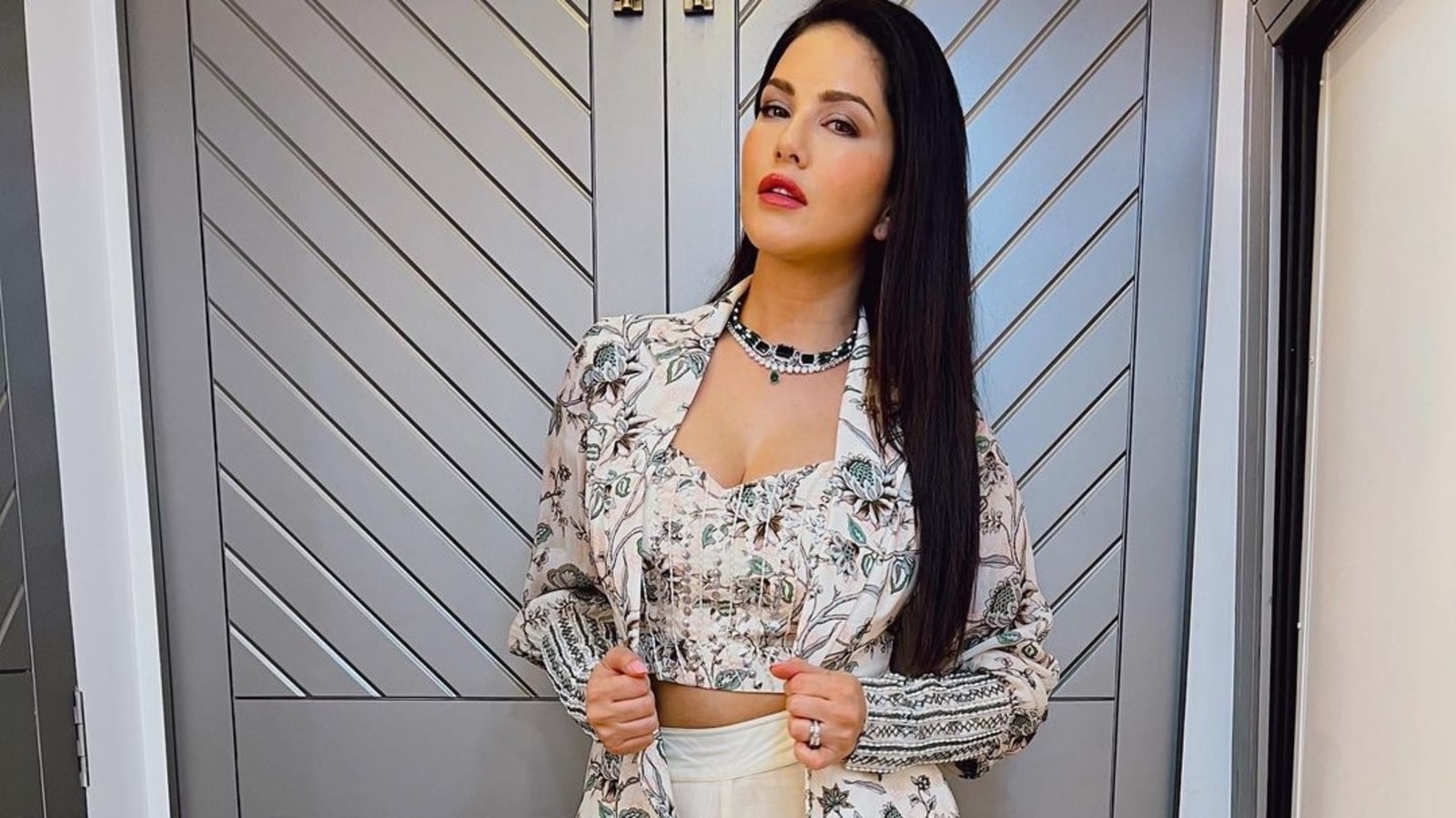 Sunny Leone's firecracker look in ₹24k jacket, organza palazzo is festive goal