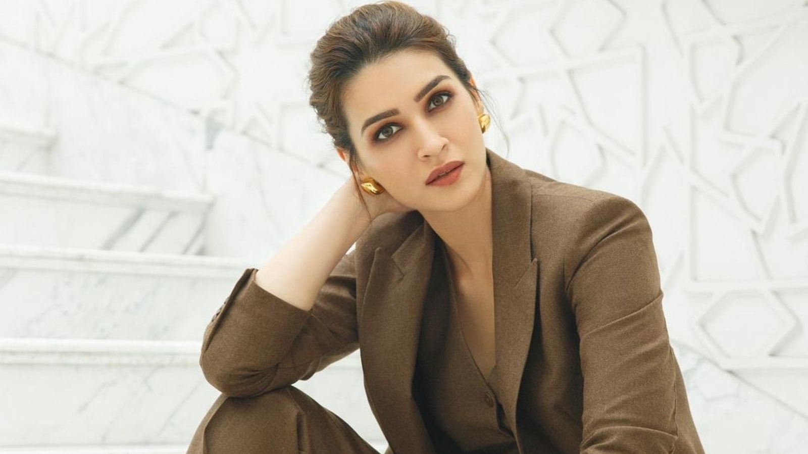 Kriti Sanon's ₹21k brown pantsuit is power-dressing goals for boss ...