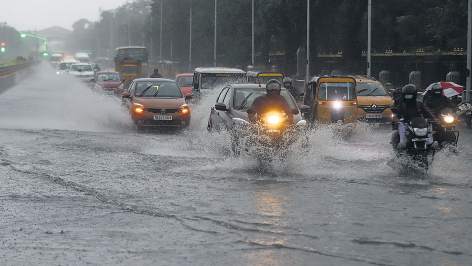 Heavy Rains Lash Chennai, 3 Killed; IMD Sounds Red Alert | Latest News ...