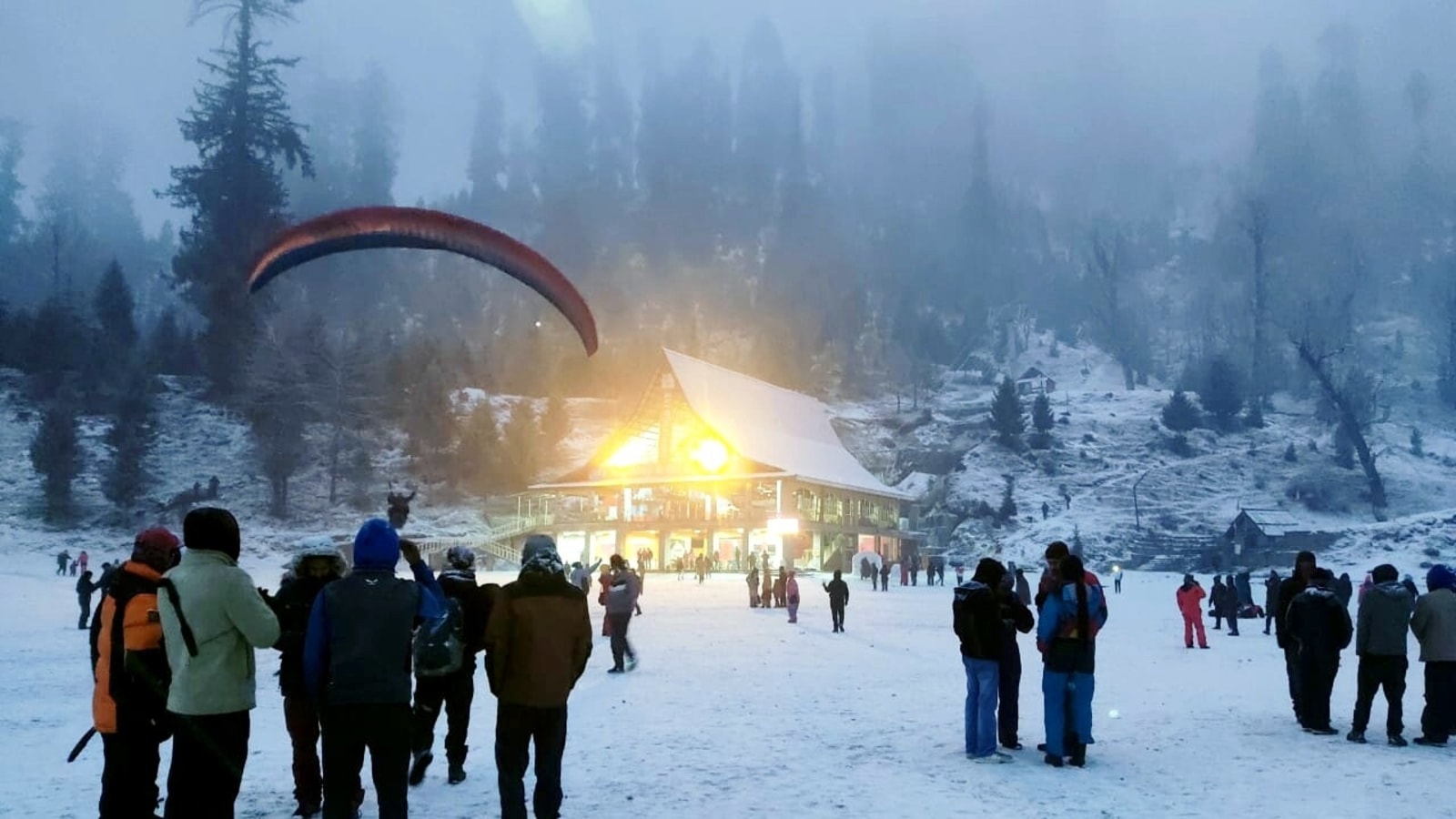 Himachal Pradesh issues Covid-19 curbs as tourists rush to hills this New Year