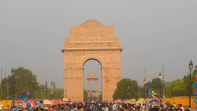 India Gate witnesses huge crowds during New Year's celebrations India Gate witnesses huge crowds during New Year's celebrations 