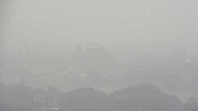 A view of the Red Fort shrouded in a dense layer of smog, in New Delhi, on December 1. Delhi’s average AQI as of December 27 was 344, higher than December 2020 (331) and 2019 (337). (Sanchit Khanna / HT Photo) A view of the Red Fort shrouded in a dense layer of smog, in New Delhi, on December 1. Delhi’s average AQI as of December 27 was 344, higher than December 2020 (331) and 2019 (337). (Sanchit Khanna / HT Photo)