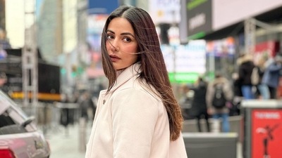 Hina Khan, who is currently vacationing in New York, posed for a photoshoot on the streets of New York. Hina Khan, who is currently vacationing in New York, posed for a photoshoot on the streets of New York.