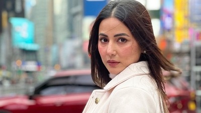 Hina is in New York with her boyfriend Rocky Jaiswal but he did not feature in her post. Hina is in New York with her boyfriend Rocky Jaiswal but he did not feature in her post.