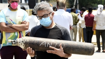 A man carries an oxygen cylinder marked with a Covid-19 positive patient's name, at Mayapuri industrial area, in New Delhi, on May 8. The Capital, like several other cities across the country, grappled with a severe shortage of medical oxygen and health care infrastructure was overrun among a seismic rise in Covid-19 infections, fuelled by the Delta variant of the coronavirus. (Arvind Yadav / HT Photo) A man carries an oxygen cylinder marked with a Covid-19 positive patient's name, at Mayapuri industrial area, in New Delhi, on May 8. The Capital, like several other cities across the country, grappled with a severe shortage of medical oxygen and health care infrastructure was overrun among a seismic rise in Covid-19 infections, fuelled by the Delta variant of the coronavirus. (Arvind Yadav / HT Photo)