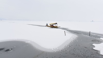 A boatman uses an oar to break a sheet of ice on Dal Lake in Srinagar on January 9. (Waseem Andrabi / HT Photo) A boatman uses an oar to break a sheet of ice on Dal Lake in Srinagar on January 9. (Waseem Andrabi / HT Photo)