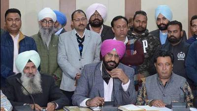 Leaders of different employee associations, who met at the Bachat Bhawan in the Mini Secretariat, have decided to take out a rally in Mohali on January 11. (Harsimar Pal Singh/HT)