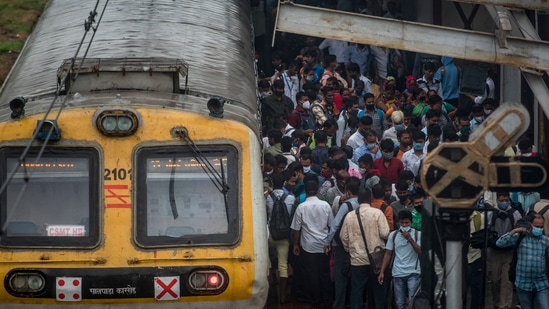 Commuters travel by local train after Maharashtra government relaxed lockdown restrictions for fully vaccinated people, at Kurla station, in Mumbai, on August 16. In February, just before the second wave struck, services were reopened to all, but with timing restrictions. However, as cases surged, the government rolled this back. It reopened local trains for fully vaccinated people in August as it also began to ease the lockdown restrictions imposed in the wake of the second wave of the pandemic.(Pratik Chorge / HT Photo)