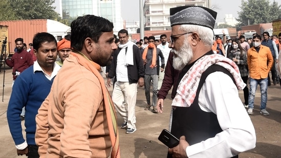 A member of the Sanyukt Hindu Sangharsh Samiti (SHSS), an umbrella organisation of Hindu bodies leading the protests against namaz in open spaces, faces off against a Muslim devotee in Gurugram, on December 3. On December 24, namaz was offered peacefully for the first time in several months.&nbsp;(Vipin Kumar / HT Photo)