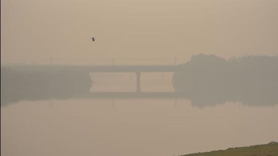According to Safar’s analysis, Delhi met the ambient air standards for 193 days (51 good and 142 satisfactory days) last year. Delhi saw its cleanest year last year due to Covid-19 induced lockdowns bringing activities to a halt in 2020, the agency said. (Amal KS/HT Photo) According to Safar’s analysis, Delhi met the ambient air standards for 193 days (51 good and 142 satisfactory days) last year. Delhi saw its cleanest year last year due to Covid-19 induced lockdowns bringing activities to a halt in 2020, the agency said. (Amal KS/HT Photo)