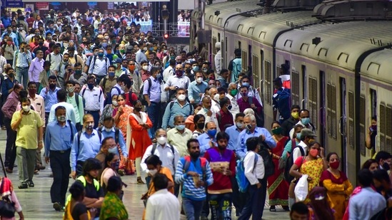 A crowded platform at Chhatrapati Shivaji Maharaj Terminus railway station amid Omicron crisis on Wednesday. (PTI) A crowded platform at Chhatrapati Shivaji Maharaj Terminus railway station amid Omicron crisis on Wednesday. (PTI)