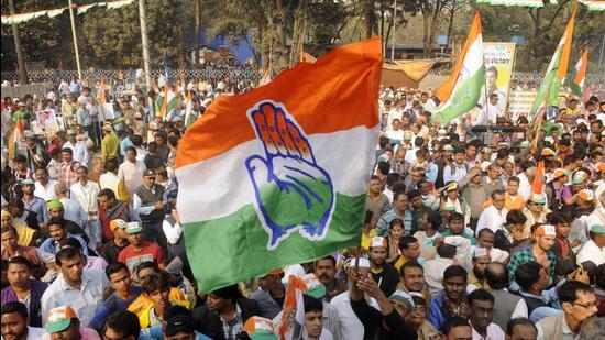 In terms of vote share, data from the state election commission showed that Congress received 42.06% of the vote, while the BJP and JD(S) received 36.90% and 3.8%, respectively. (Samir Jana/HT PHOTO)