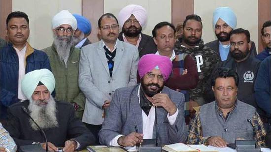 Leaders of different employee associations, who met at the Bachat Bhawan in the Mini Secretariat, have decided to take out a rally in Mohali on January 11. (Harsimar Pal Singh/HT)