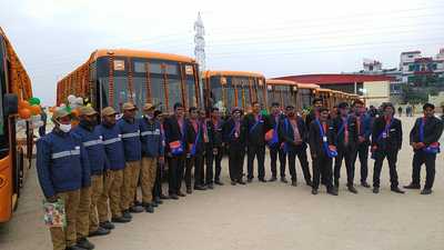The e-bus staff with the buses in Prayagraj. (HT PHOTO)