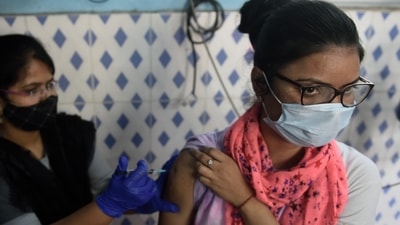 People who have been fully vaccinated are also getting affected by Omicron, informed Soumya Swaminathan. However she also mentioned that because of the covid vaccine, the severity of Omicron has not scaled new heights as of now. (Hindustan Times) People who have been fully vaccinated are also getting affected by Omicron, informed Soumya Swaminathan. However she also mentioned that because of the covid vaccine, the severity of Omicron has not scaled new heights as of now. (Hindustan Times)