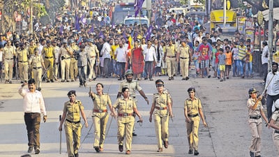 Protester protest at Amar Mahal Chembur , after Pune Bhima Koregaon Violence in Pune. (Vijayanand Gupta/HT Photo) Protester protest at Amar Mahal Chembur , after Pune Bhima Koregaon Violence in Pune. (Vijayanand Gupta/HT Photo)