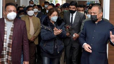 Chandigarh MP Kirron Kher along with Chandigarh BJP president Arun Sood and others during the inauguration of newly built community centre in Sector 38 C Chandigarh on Friday. (Ravi Kumar/HT)
