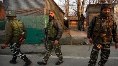 Soldiers guard a checkpoint at Srinagar in Kashmir on Thursday. (AP) Soldiers guard a checkpoint at Srinagar in Kashmir on Thursday. (AP)