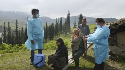 On Wednesday, Soumya Swaminathan informed on Twitter that T-cell has proved to be effective against Omicron. Due to the past variants of covid-19, the human body has also grown immunity. However, she urged everyone to get fully vaccinated. (PTI) On Wednesday, Soumya Swaminathan informed on Twitter that T-cell has proved to be effective against Omicron. Due to the past variants of covid-19, the human body has also grown immunity. However, she urged everyone to get fully vaccinated. (PTI)