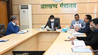 Jharkhand Chief Minister Hemant Soren hold a review meeting, in Ranchi on Friday. (HT Photo)