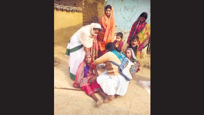 Ranchi, Dec 28 (ANI): A beneficiary receives a dose of the COVID-19 vaccine during a door-to-door vaccination programme, at Deoghar, in Ranchi on Tuesday. (ANI Photo) (Somnath Sen) Ranchi, Dec 28 (ANI): A beneficiary receives a dose of the COVID-19 vaccine during a door-to-door vaccination programme, at Deoghar, in Ranchi on Tuesday. (ANI Photo) (Somnath Sen)