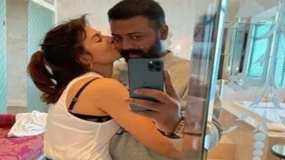 This photo of Sukesh Chandrashekhar and actor Jacqueline Fernandez went viral a few months ago.&nbsp;