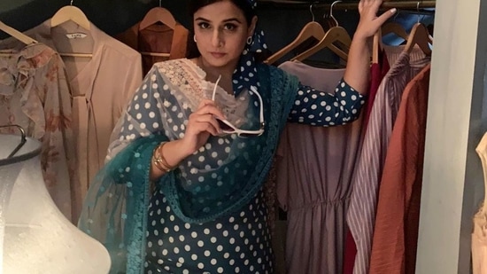 Vidya Balan accessorised the retro look with a pair of white framed sunglasses, a pair of earrings and a set of gold bangles.(Instagram/balanvidya)