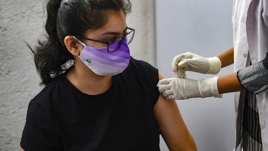 The fact that Omicron is infecting the fully-vaccinated ones and the ones who have survived covid-19, is an issue of concern.(PTI)