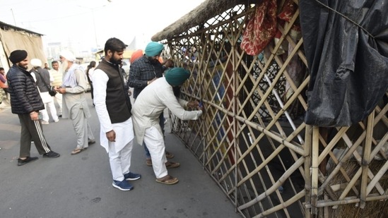 "We are preparing to leave for our homes, but the final decision will be taken by Samyukt Kisan Morcha," a farmer was quoted by saying news agency ANI.(HT Photo/Sanchit Khanna)