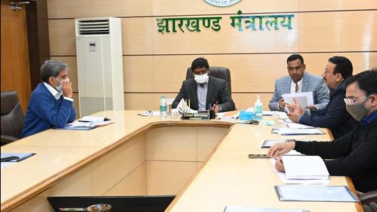 Jharkhand Chief Minister Hemant Soren hold a review meeting, in Ranchi on Friday. (HT Photo)