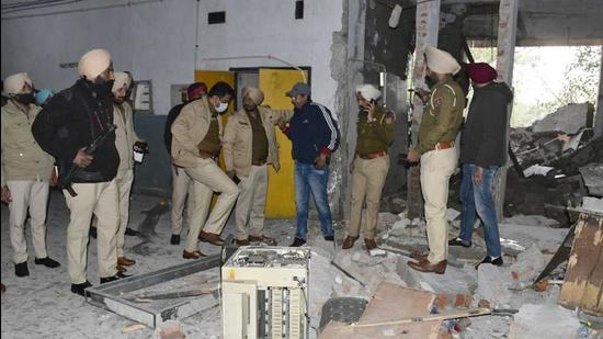 Police inspect the site of an explosion at the district court complex in Ludhiana, Punjab. (PTI)