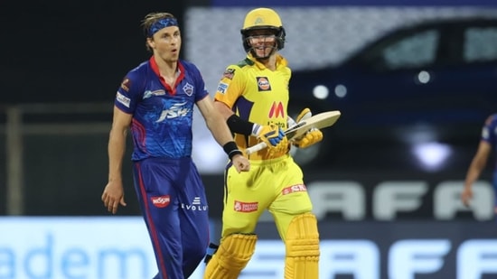Tom Curran (L) and Sam Curran. (IPL/Twitter)