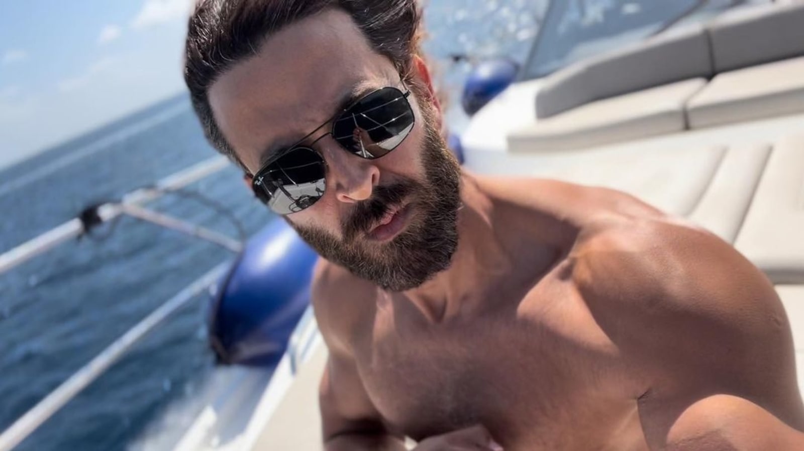 Hrithik kickstarts New Year with shirtless selfie, fan says 'aag ...