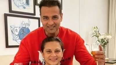 Ronit Roy welcomed the new year at home with family. “No I’m not going for any New Year's bash… NO, it’s not just because of the covid situation… I want to sit at home with the wife n pop a bottle of bubbly and watch a mushy film! Happy new year to you and yours,” he wrote. (Instagram/Ronit Roy) Ronit Roy welcomed the new year at home with family. “No I’m not going for any New Year's bash… NO, it’s not just because of the covid situation… I want to sit at home with the wife n pop a bottle of bubbly and watch a mushy film! Happy new year to you and yours,” he wrote. (Instagram/Ronit Roy)