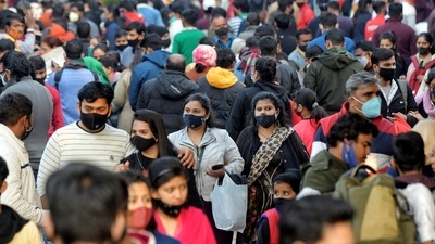 Shoppers throng Sarojini Nagar market on the eve of New Year, in New Delhi on Friday. (ANI Photo)