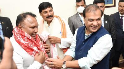 Assam Congress MLA Sashi Kanta Das extended support to Assam’s BJP government led by chief minister Himanta Biswa Sarma (Twiter/@Pijush_hazarika) Assam Congress MLA Sashi Kanta Das extended support to Assam’s BJP government led by chief minister Himanta Biswa Sarma (Twiter/@Pijush_hazarika)