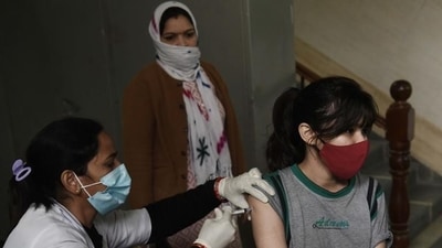 A woman gets a dose of Covid-19 vaccine at an urban primary health centre in Gurugram’s Sector 31. (Vipin Kumar/HT PHOTO) A woman gets a dose of Covid-19 vaccine at an urban primary health centre in Gurugram’s Sector 31. (Vipin Kumar/HT PHOTO)